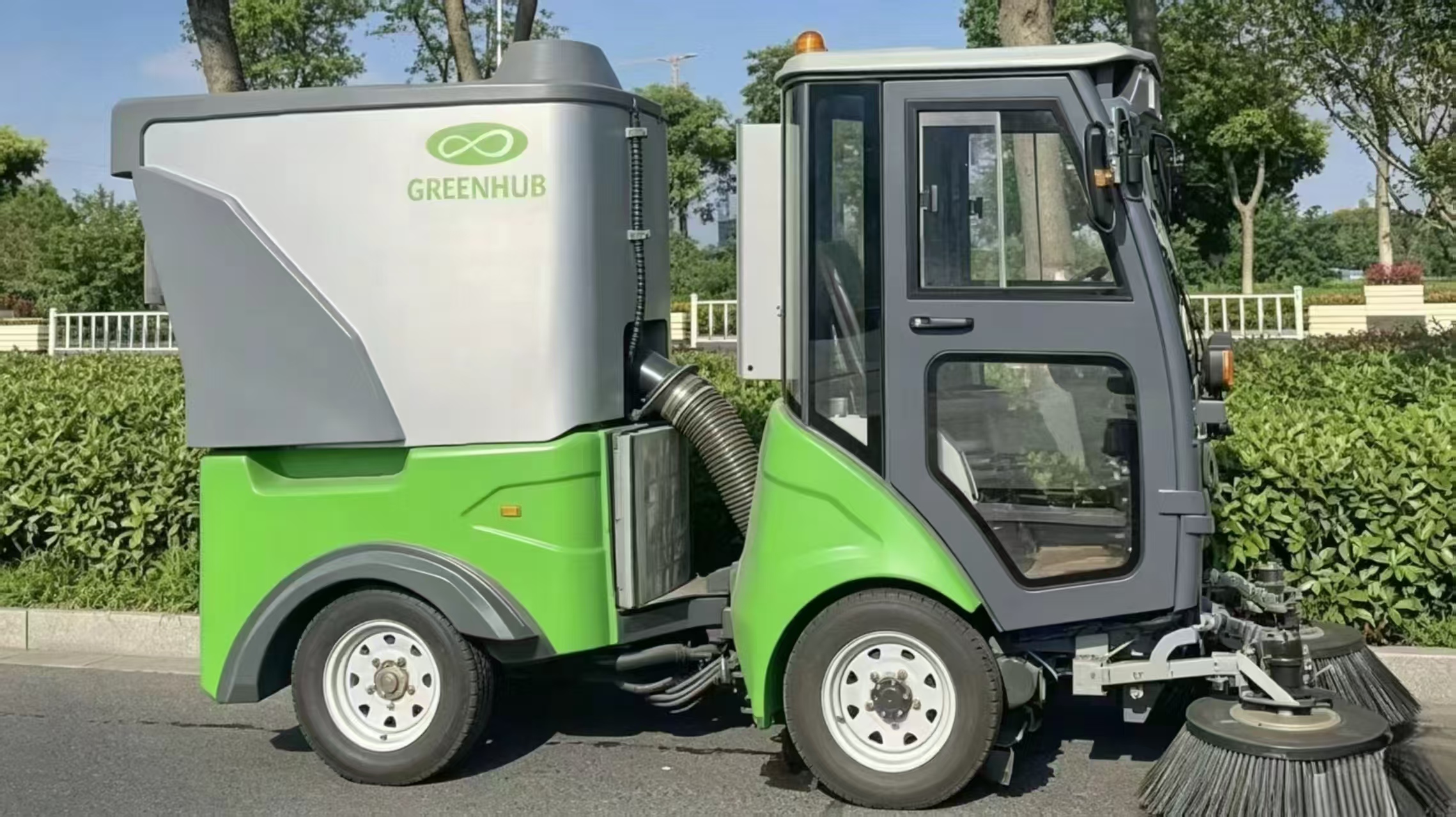 GW1900GBEV高压纯电动铰链式扫地机 (650L)