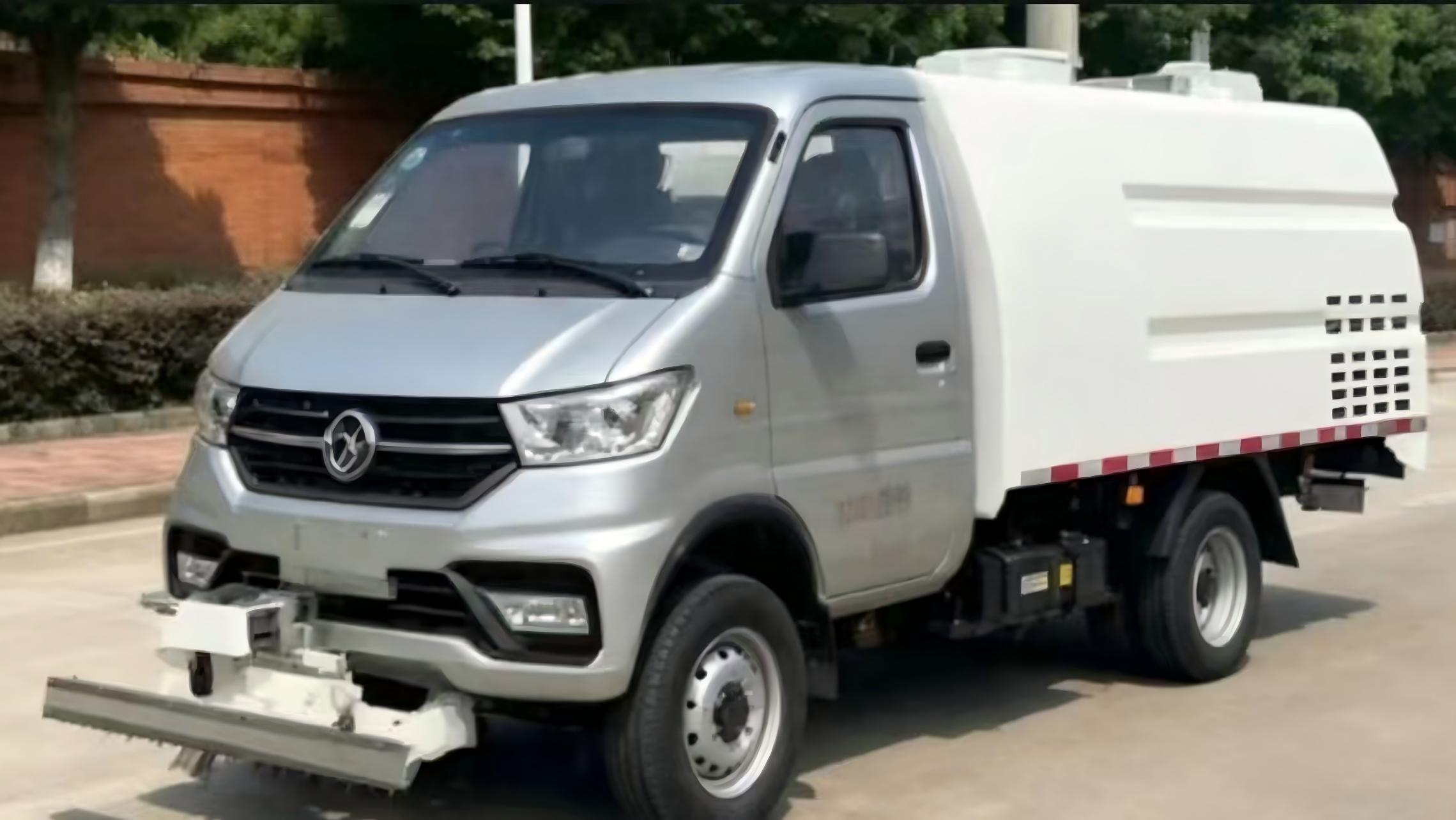 CLW5032TYHCD蓝牌汽油路面养护车（汽油1500L）